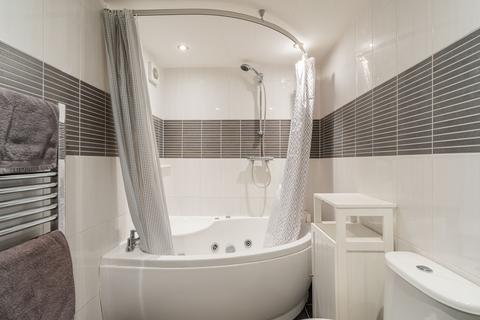 12/5 Calder Grove, Edinburgh, EH11 4NA