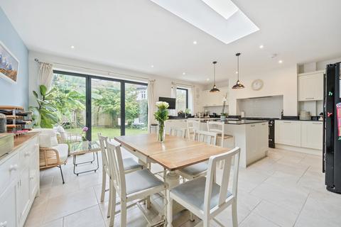 4 bedroom end of terrace house for sale, Queens Road, Teddington, TW11