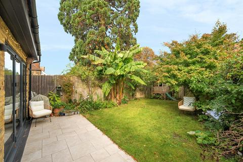 4 bedroom end of terrace house for sale, Queens Road, Teddington, TW11