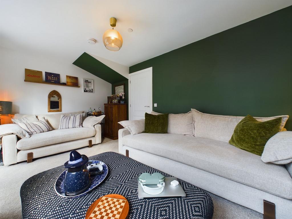 Blue Lake Close, Ebbw Vale, NP23 3 bed detached house for sale £250,000