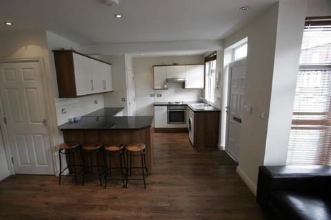 4 bedroom terraced house to rent, Trelawn Avenue, Headingley, Leeds, LS6 3JN