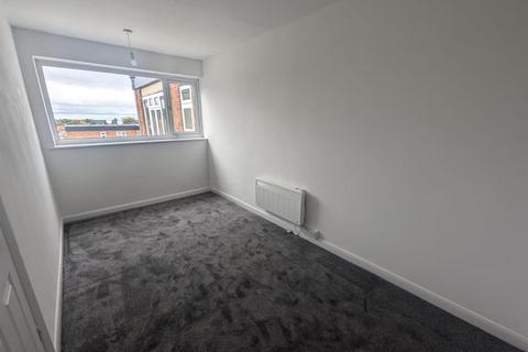 3 bedroom maisonette to rent, Dovedale Road,Bilston