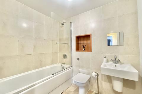 2 bedroom apartment for sale, Worsdell Drive, Gateshead, NE8