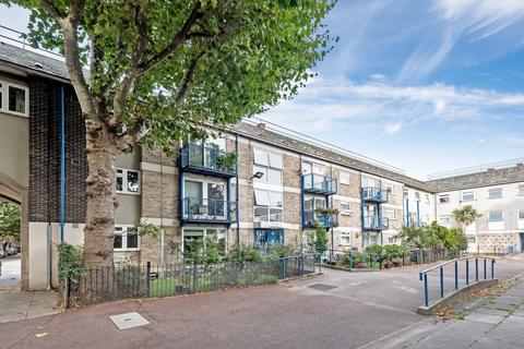 4 bedroom flat to rent, Thorburn Square London SE1