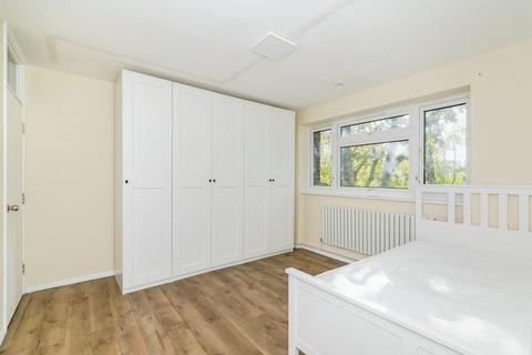 4 bedroom flat to rent, Thorburn Square London SE1