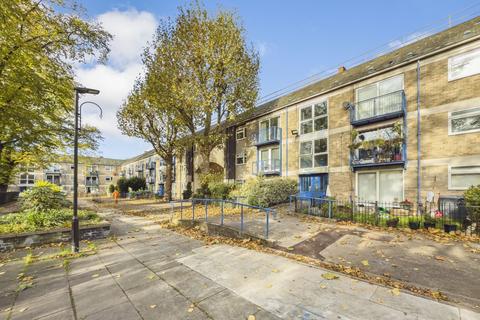 4 bedroom flat to rent, Thorburn Square London SE1