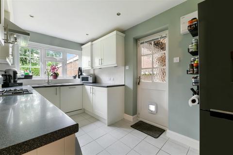 4 bedroom detached house for sale, Spindlewoods, Tadworth