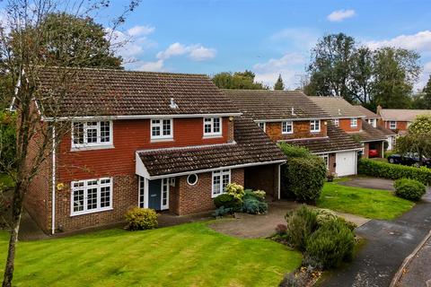 4 bedroom detached house for sale, Spindlewoods, Tadworth