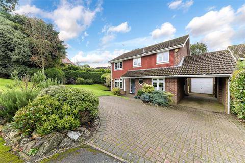 4 bedroom detached house for sale, Spindlewoods, Tadworth