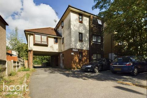 Studio for sale, Dean Court, Romford, RM7 9QU