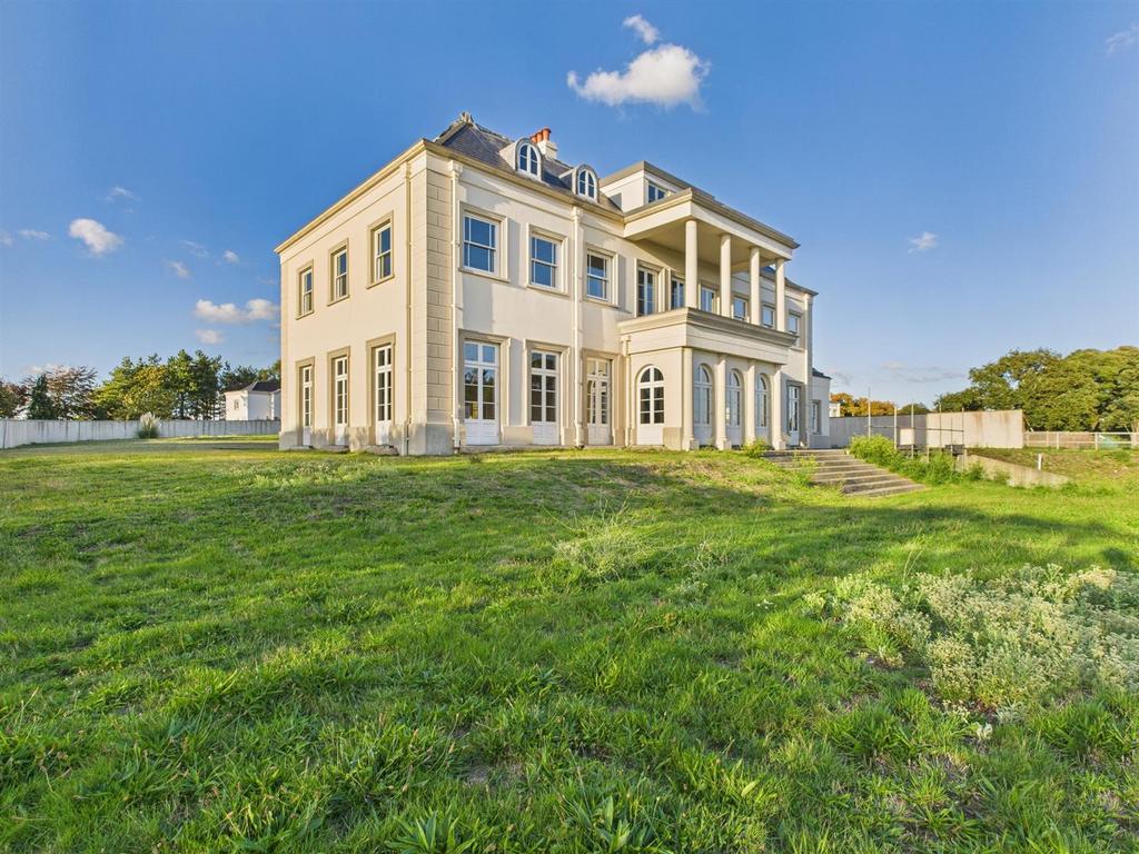 CAM04392 G0-PR0136-STILL013.jpg