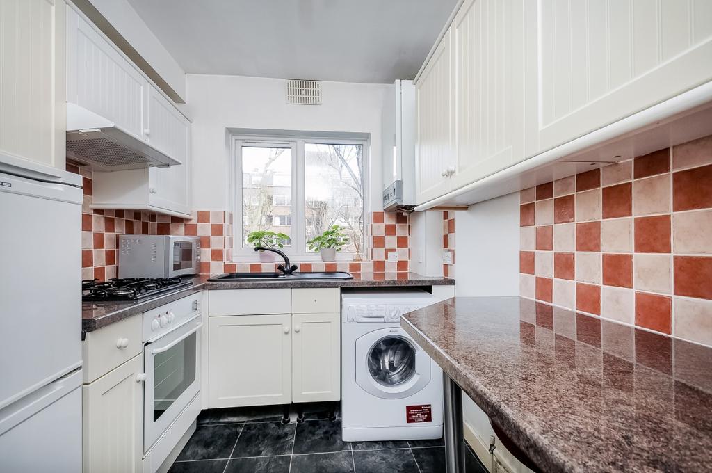 St. John's Avenue Putney SW15 Studio to rent £1,550 pcm (£358 pw)
