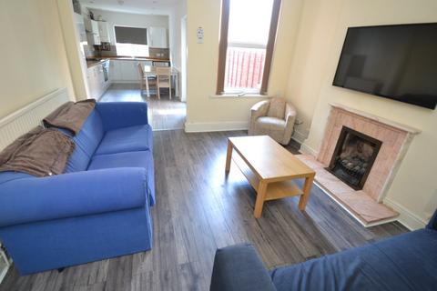 6 bedroom detached house to rent, Harrington Drive, Nottingham NG7