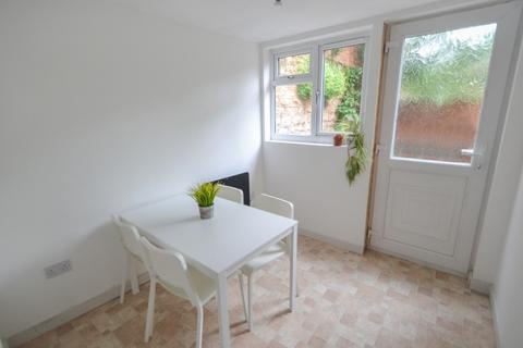 4 bedroom terraced house to rent, Park Road, Nottingham NG7
