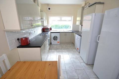 5 bedroom semi-detached house to rent, Willoughby Avenue, Nottingham NG7