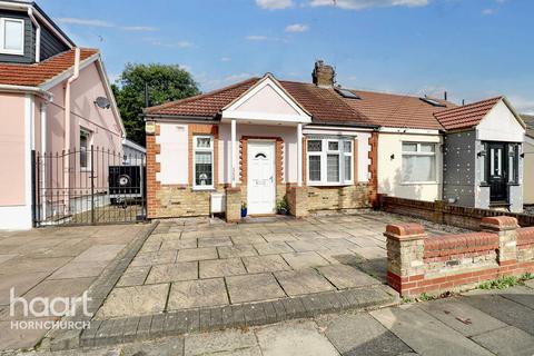 2 bedroom semi-detached bungalow for sale, Hillview Avenue, HORNCHURCH