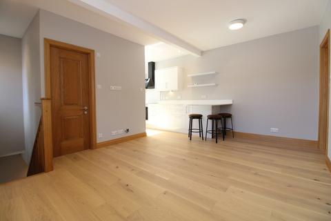 2 bedroom maisonette to rent, 4 Howard Road, Surrey RH2