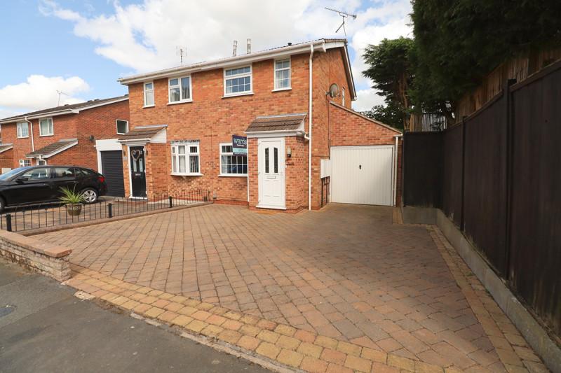 Farm Road, Barwell, Leicestershire... 2 bed semidetached house to rent
