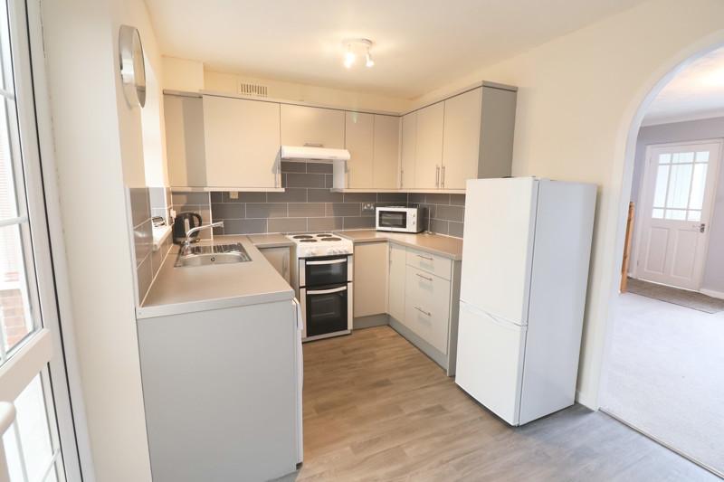 Farm Road, Barwell, Leicestershire... 2 bed semidetached house to rent