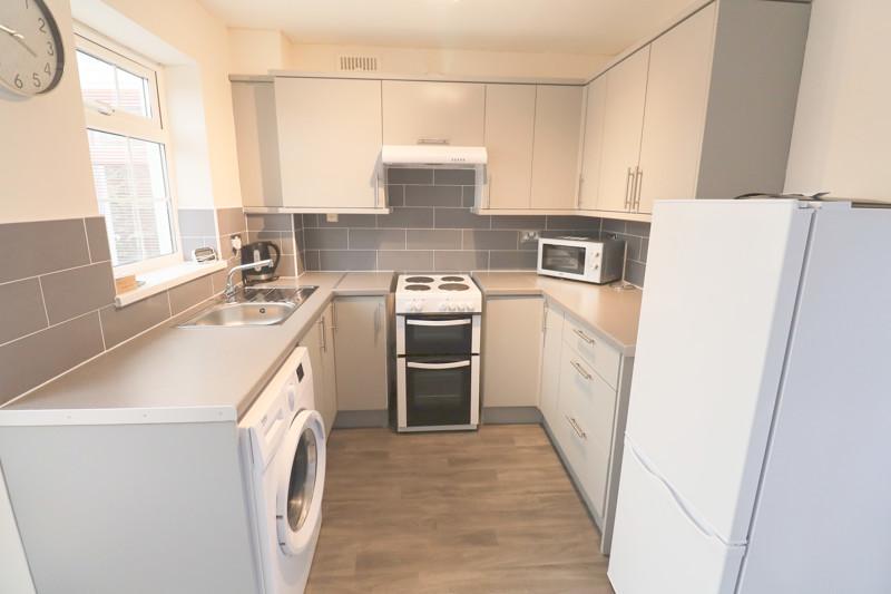 Farm Road, Barwell, Leicestershire... 2 bed semidetached house to rent