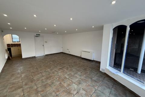 Retail property (high street) to rent, Shambles Court, Lutterworth, Leicestershire, LE17 4DW