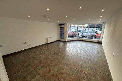 Retail property (high street) to rent, Shambles Court, Lutterworth, Leicestershire, LE17 4DW