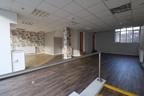 Retail property (high street) to rent, New Buildings, Hinckley, Leicestershire, LE10 1HN