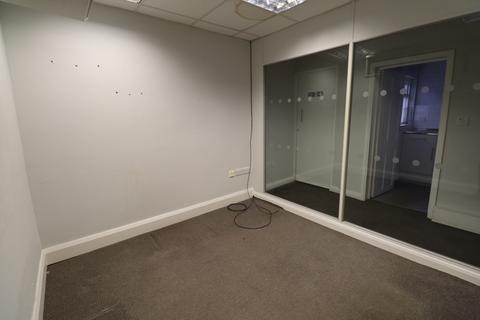 Retail property (high street) to rent, New Buildings, Hinckley, Leicestershire, LE10 1HN