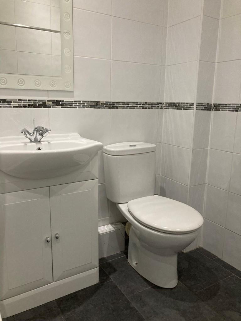 5584-20220608111106-bathroom-3