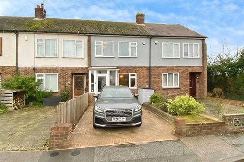 3 bedroom terraced house for sale, Priory Row, Faversham