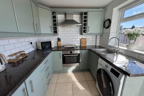 8 Aire Grove, Yeadon, Leeds, LS19 7TY