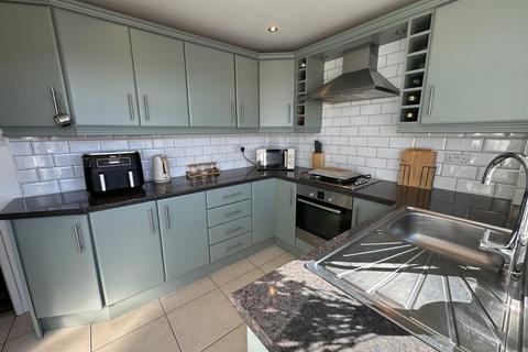 8 Aire Grove, Yeadon, Leeds, LS19 7TY