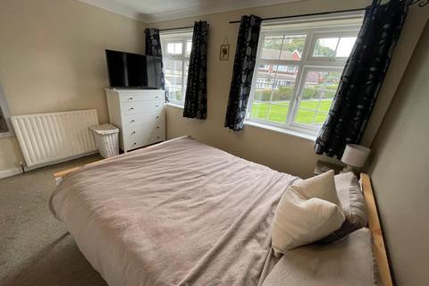 8 Aire Grove, Yeadon, Leeds, LS19 7TY