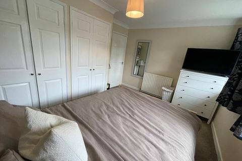 8 Aire Grove, Yeadon, Leeds, LS19 7TY