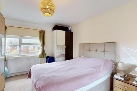 18 Chestnut Avenue, Brentford, TW8 9PY