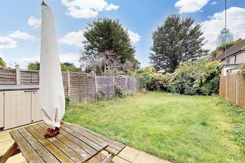 18 Chestnut Avenue, Brentford, TW8 9PY