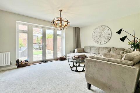 23 Crab Apple Drive, Black Notley, Braintree, CM77 8FW