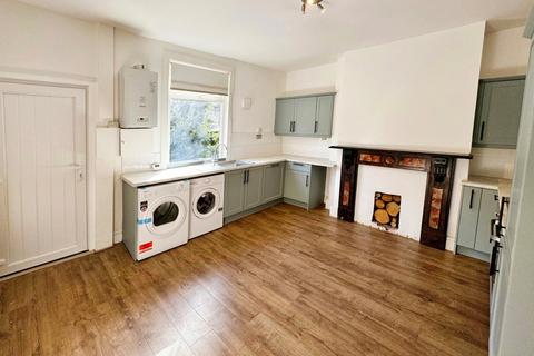 2 bedroom terraced house to rent, Cornwall Avenue, Manchester, M19