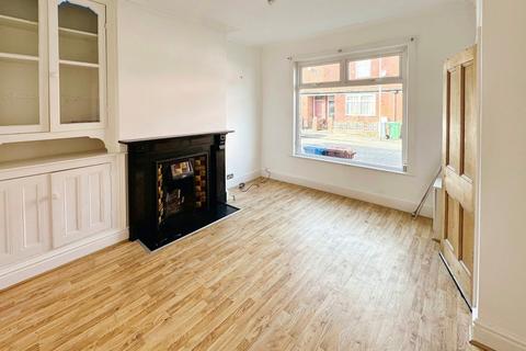 2 bedroom terraced house to rent, Cornwall Avenue, Manchester, M19