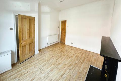 2 bedroom terraced house to rent, Cornwall Avenue, Manchester, M19