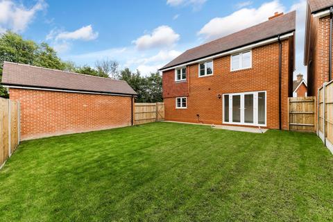 5 bedroom detached house for sale, Reigate Road, Horley RH6