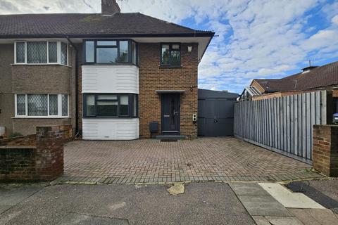 4 bedroom semi-detached house for sale, Eversfield Gardens, Mill Hill, NW7