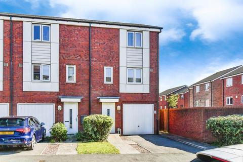 3 bedroom terraced house for sale, Constable Way, Brough, HU15