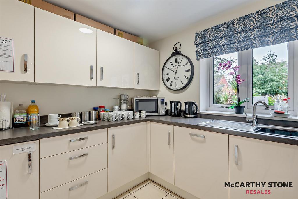 Homeowners Lounge Kitchen