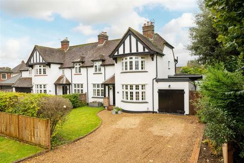 3 Coach Drive, Hitchin, SG4 9AP