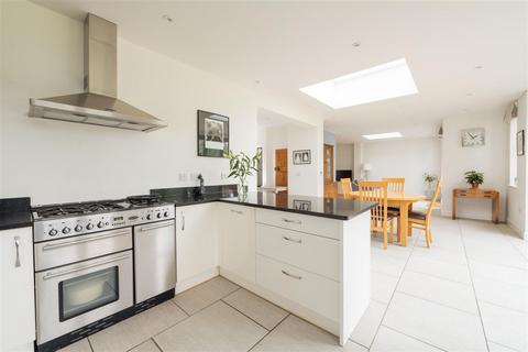 3 Coach Drive, Hitchin, SG4 9AP