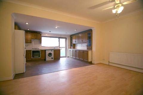 4 bedroom terraced house to rent, Hickling Road, Ilford, IG1