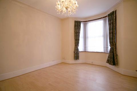 4 bedroom terraced house to rent, Hickling Road, Ilford, IG1