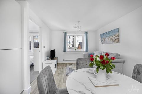 72 Glamorgan Green, Llandarcy, Neath, SA10 6FB