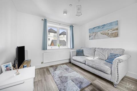 72 Glamorgan Green, Llandarcy, Neath, SA10 6FB